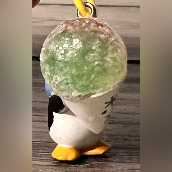 HALLMARK NEW 2022 PETITE PENGUINS A SNOWY TREAT # 7 IN SERIES Christmas ORNAMENT - Picture 5 of 10